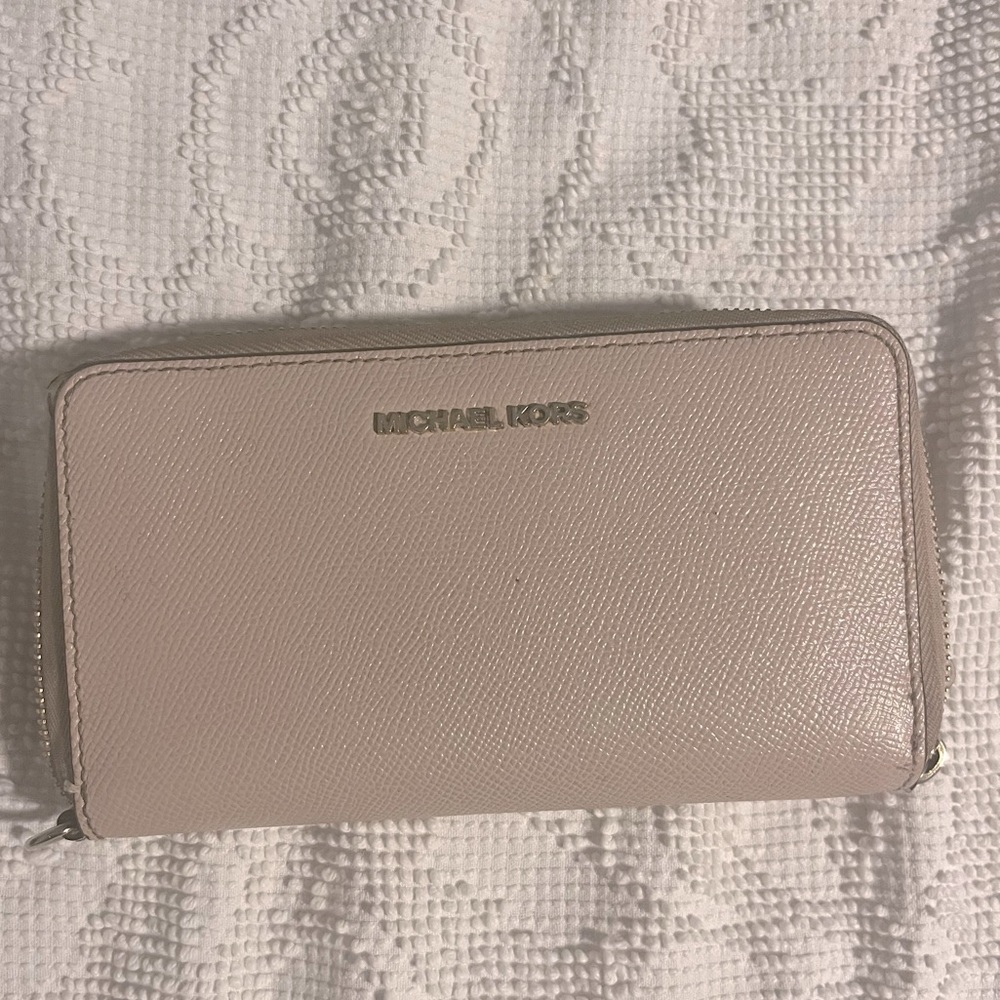 Micheal Kors light pink wallet